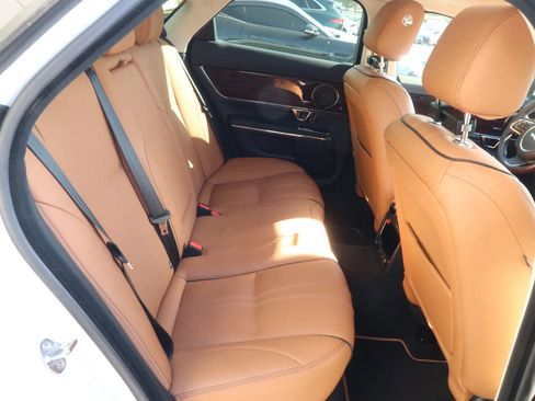 Used 2019 Jaguar XJ R-Sport RWD image 21