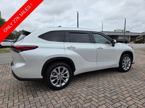 Used 2023 Toyota Highlander Limited FWD image 11