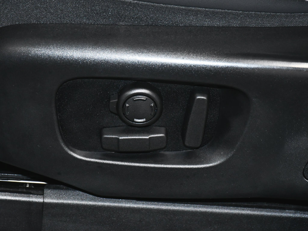Used 2024 Land Rover Discovery Dynamic SE AWD/4WD image 46