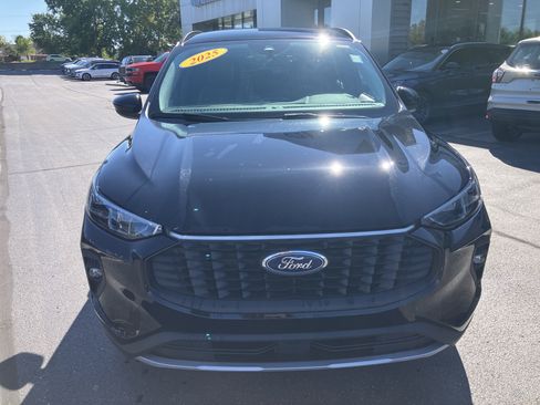 Used 2025 Ford Escape Platinum AWD/4WD image 2