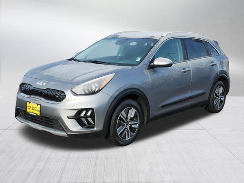 Certified 2022 Kia Niro LXS image 3