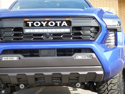 Used 2025 Toyota Tacoma SR5 image 16
