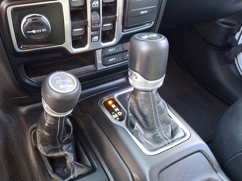 Used 2024 Jeep Wrangler High Altitude image 14