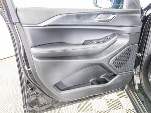 New 2025 Jeep Grand Cherokee L Altitude image 14