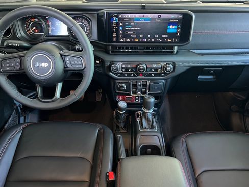 Used 2025 Jeep Wrangler Unlimited Rubicon AWD/4WD image 17
