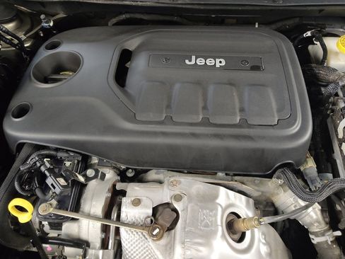 Used 2019 Jeep Cherokee Limited image 30