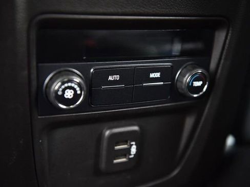 Used 2019 Buick Enclave Essence FWD image 23