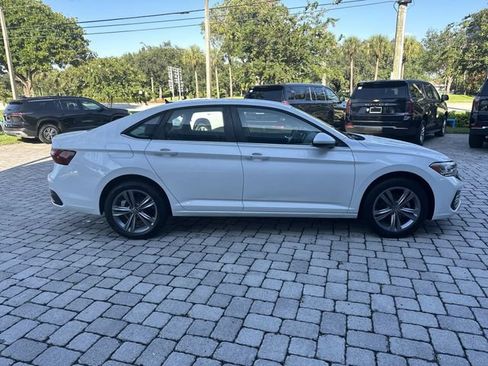 Used 2024 Volkswagen Jetta SE FWD image 14