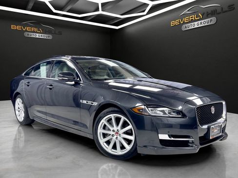 Used 2016 Jaguar XJ R-Sport AWD/4WD image 7