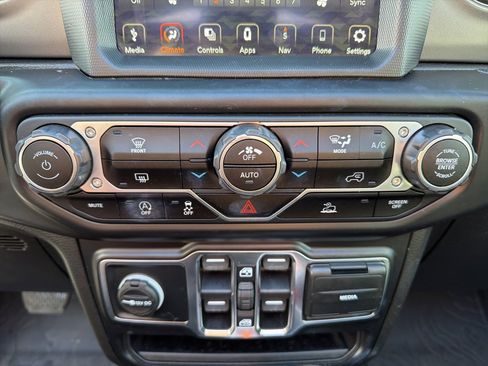 Used 2022 Jeep Wrangler Unlimited Sport w/ Sun And Sound Package image 38