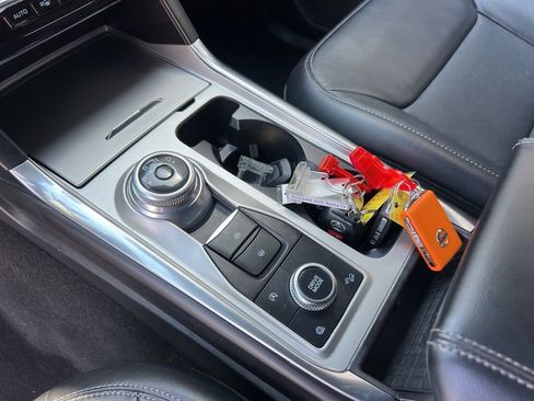 Used 2024 Ford Explorer Limited image 19