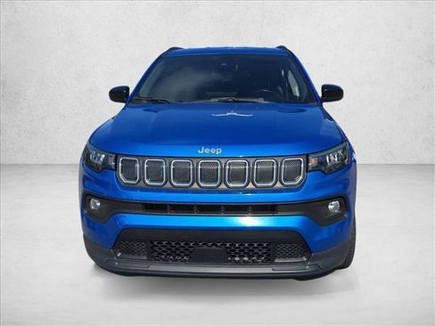 Used 2022 Jeep Compass Latitude w/ Convenience Group FWD image 2