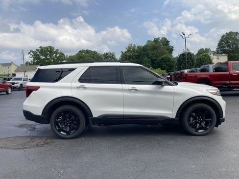 Used 2024 Ford Explorer ST-Line w/ Class IV Trailer Tow Package AWD/4WD image 8