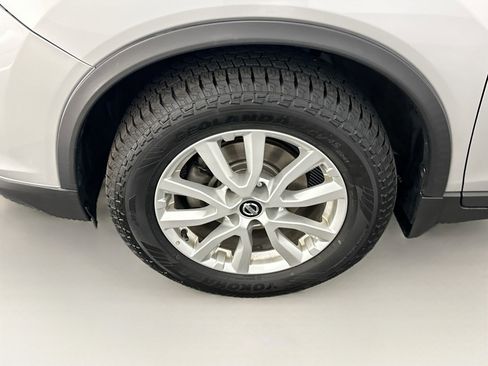 Used 2018 Nissan Rogue SV w/ Premium Package AWD/4WD image 11