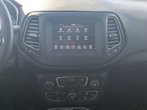 Used 2021 Jeep Compass Latitude w/ Convenience Group AWD/4WD image 16