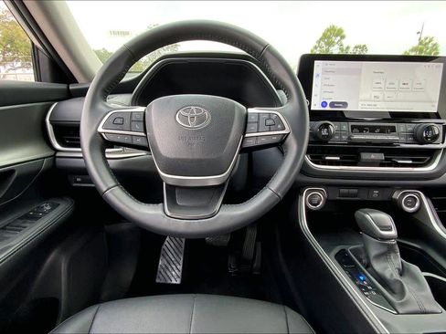 Certified 2025 Toyota Grand Highlander AWD image 6