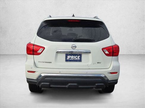 Used 2018 Nissan Pathfinder SV image 7
