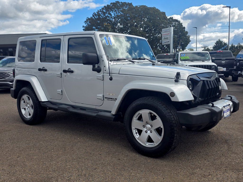 Used 2011 Jeep Wrangler Unlimited Sahara w/ Connectivity Group AWD/4WD image 25