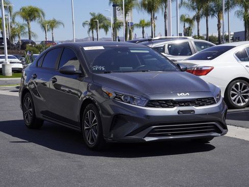 Used 2024 Kia Forte LXS FWD image 2