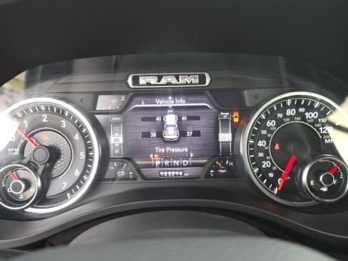 Used 2019 RAM 1500 Laramie w/ Off Road Group AWD/4WD image 15