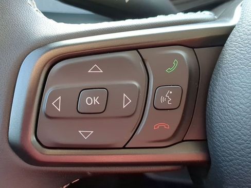 Used 2025 Jeep Wrangler Sport image 17