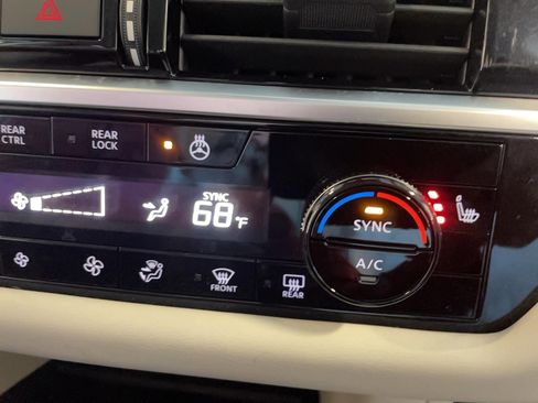 Used 2023 Nissan Pathfinder SL image 14