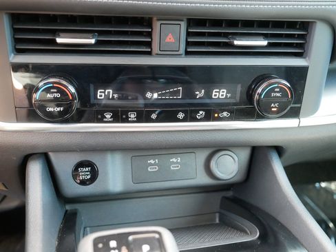 Used 2025 Nissan Rogue SV AWD/4WD image 23