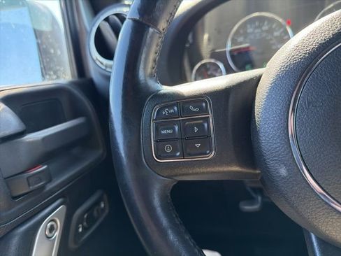 Used 2014 Jeep Wrangler Unlimited Sahara w/ Connectivity Group AWD/4WD image 33