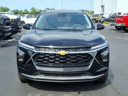 Used 2025 Chevrolet Trax LT FWD image 32