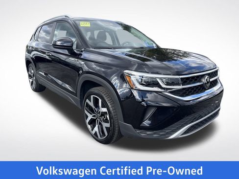 Certified 2022 Volkswagen Taos SEL image 8