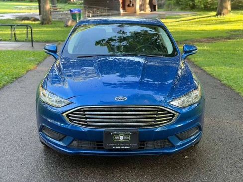 Used 2018 Ford Fusion SE FWD image 2