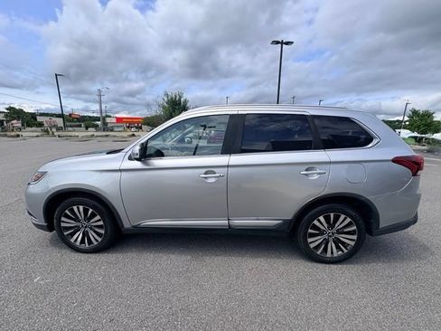 Used 2019 Mitsubishi Outlander SEL AWD/4WD image 2