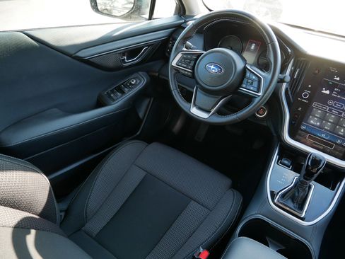 Used 2024 Subaru Outback Premium image 9