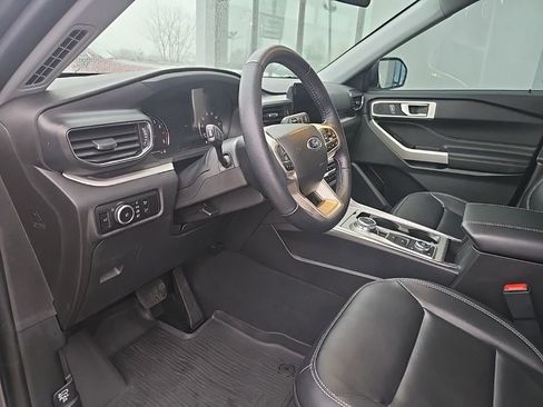 Used 2023 Ford Explorer XLT w/ Equipment Group 202A image 36