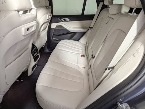 Used 2021 BMW X5 xDrive40i AWD/4WD image 43