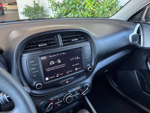 Used 2025 Kia Soul LX w/ LX Technology Package FWD image 20