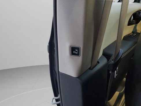 Certified 2022 Chrysler Pacifica Limited FWD image 12