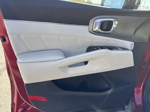 Used 2023 Kia Sorento SX image 19