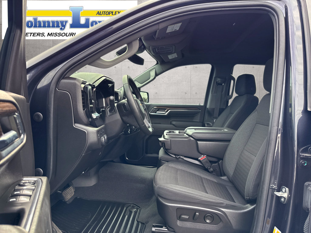 Used 2024 Chevrolet Silverado 1500 LT AWD/4WD image 10