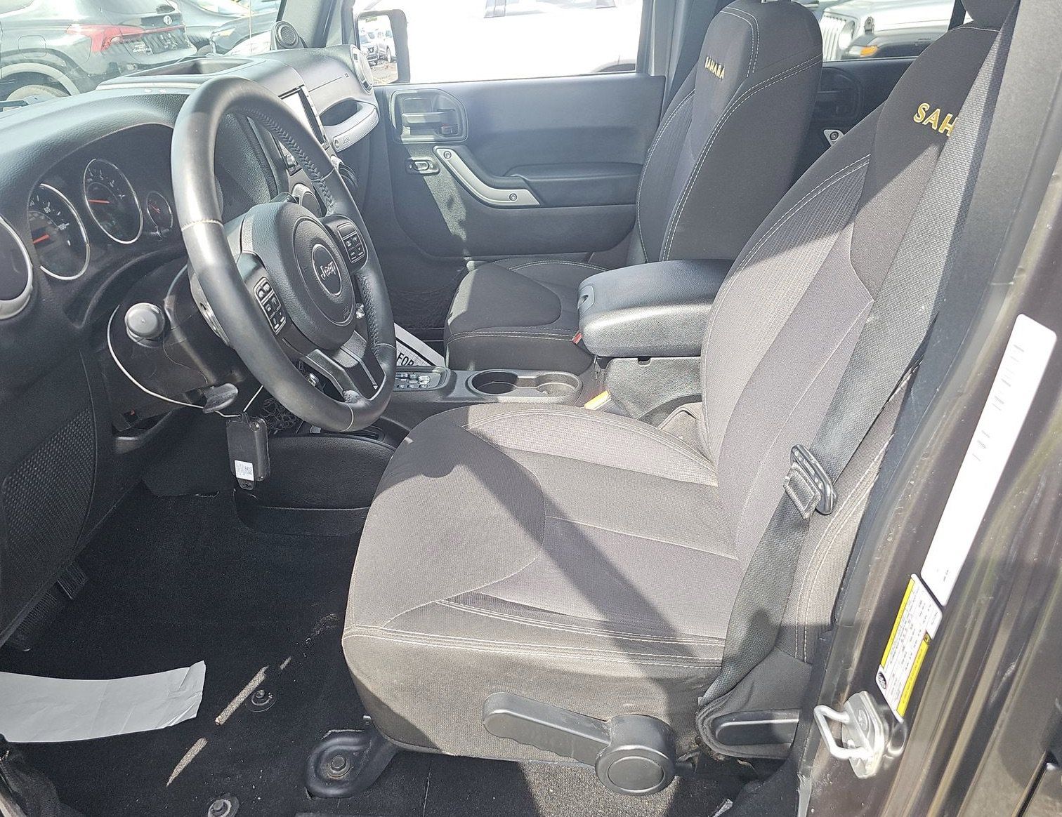 Used 2014 Jeep Wrangler Unlimited Sahara w/ Dual Top Group AWD/4WD image 5