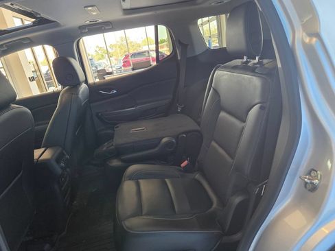 Used 2019 GMC Acadia SLT w/ LPO, Floor Liner Package FWD image 24