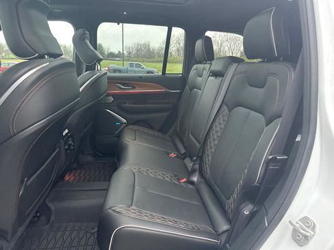 Used 2025 Jeep Grand Cherokee Summit image 16