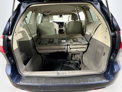 Certified 2019 Toyota Sienna L image 23