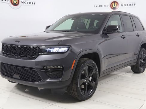 Used 2024 Jeep Grand Cherokee Limited w/ Luxury Tech Group II image 5