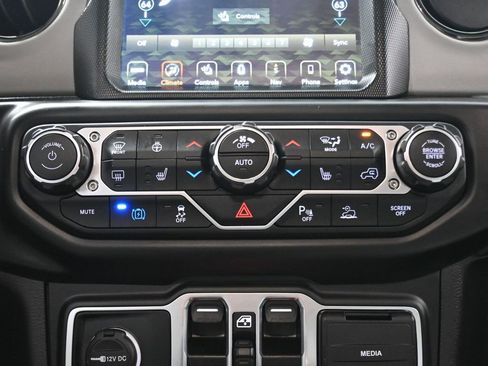 Used 2022 Jeep Wrangler Unlimited Sahara image 31