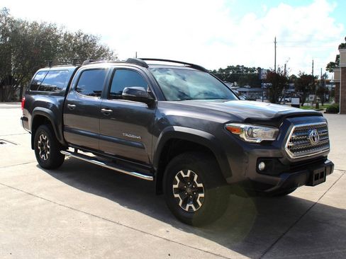 Used 2016 Toyota Tacoma TRD Off-Road w/ Towing Package RWD image 2