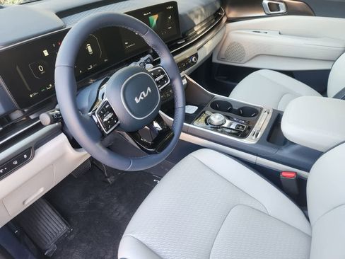 New 2026 Kia Carnival SX Prestige image 2