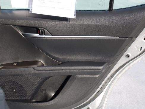 Used 2023 Toyota Camry SE image 16