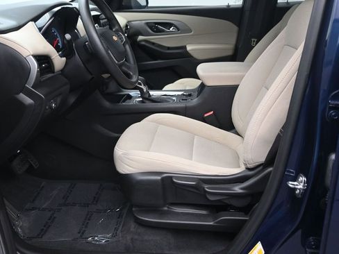 Used 2023 Chevrolet Traverse LS FWD image 11