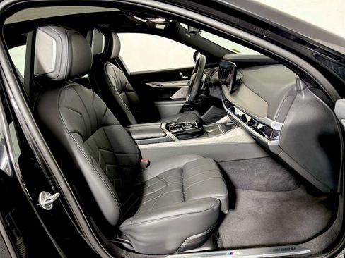 Used 2023 BMW 760i xDrive AWD/4WD image 24